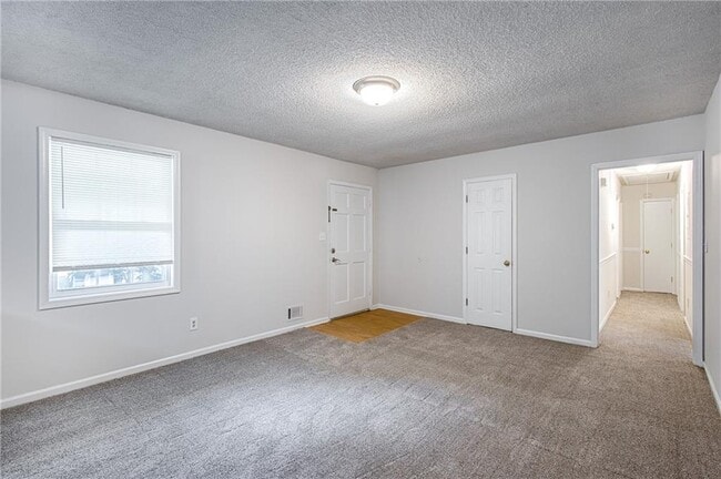Building Photo - 1006 Hampton Ct NW