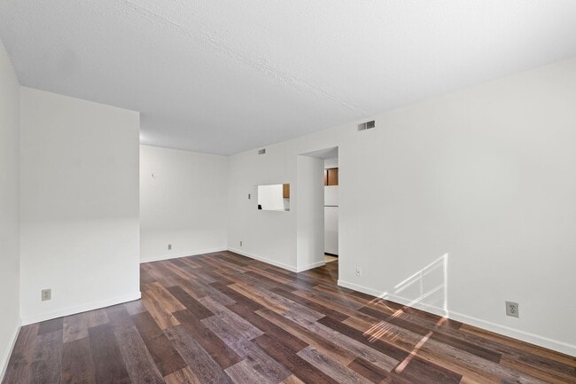 Interior Photo - 508 W White St