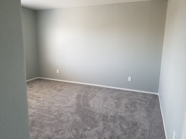 Building Photo - North Las Vegas Upgraded 4 Bedroom!
