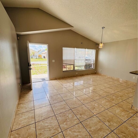 Building Photo - 9355 Dearmont Ave