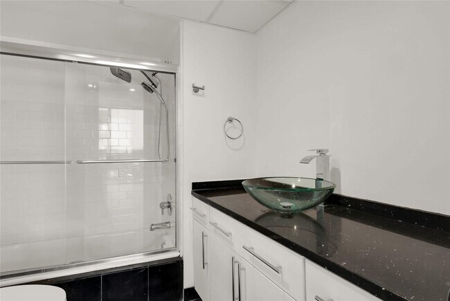 Building Photo - 2715 N Ocean Blvd