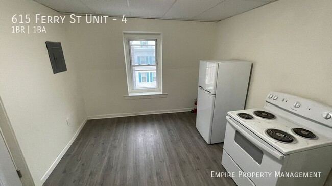 Building Photo - 3rd Floor-1 Bedroom/ 1 Bathroom Apartment ...