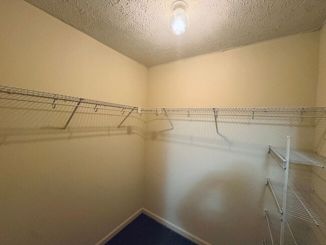 Building Photo - Great House on Wiggington Road