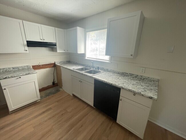 Building Photo - 1405 Dianne Dr