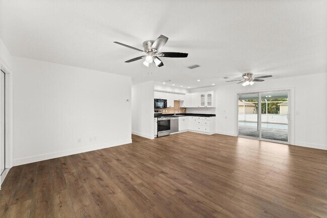 Building Photo - 1575 SW Fresno Rd