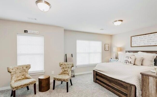 Building Photo - 731 Elmbrook Dr