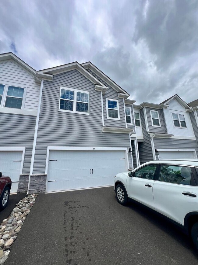 Building Photo - Stunning 4-Bed Townhome in Quakertown! Available NOW!