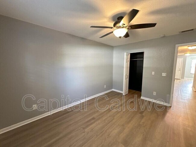 Building Photo - 5440 S MacDill Ave