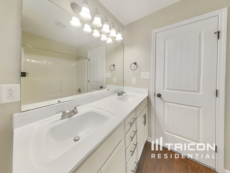 Building Photo - 1517 Reasons Drive