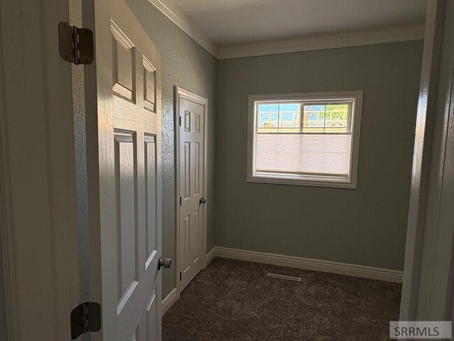 Building Photo - 357 1st W St