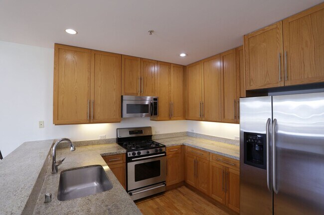 Building Photo - 371 30th St