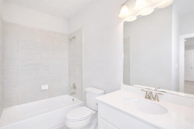 Building Photo - 1610 Arcilla St