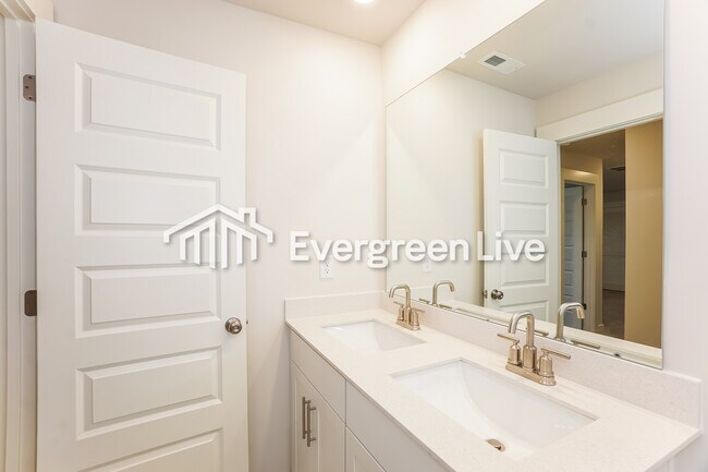 Building Photo - 880 Bur Oak Ct