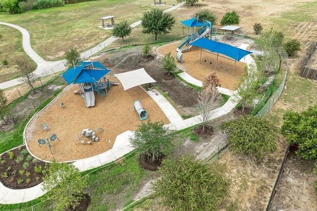 Building Photo - 903 Estate Dr