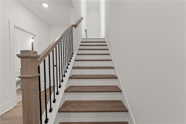 Building Photo - 3571 Overlook Rd NW