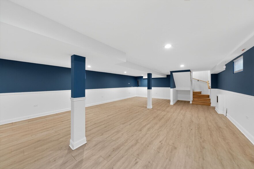 Building Photo - 225 Meadow Ln