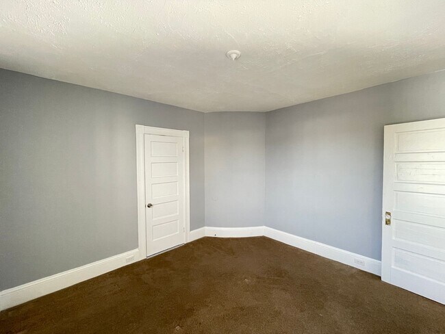 Building Photo - 301 Amory St