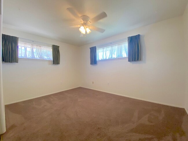 Building Photo - East El Paso 3 bed Refrig A/C!