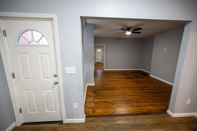 Building Photo - 411 Hodge St