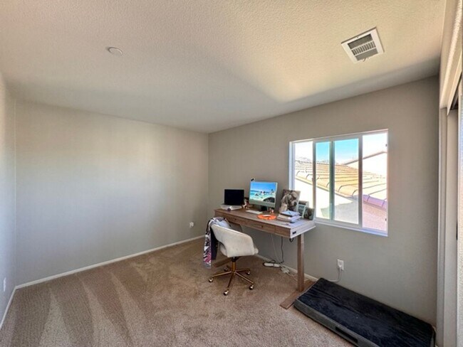 Building Photo - Stunning 4 Bedroom Cul-De-Sac Home with Loft located in Winchester!