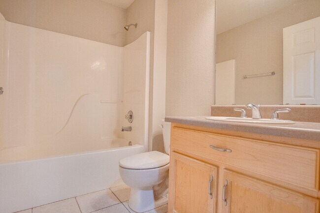 Building Photo - Spacious Pace Home with Office, Fireplace & Pergola