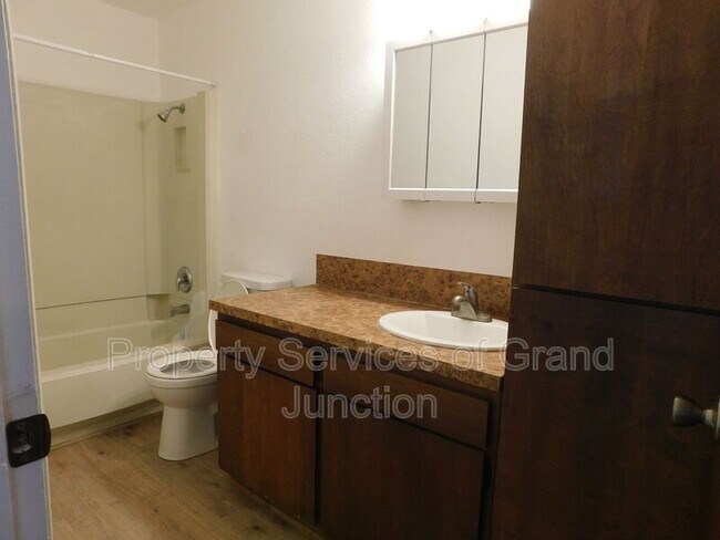 Building Photo - 3292 Lombardy Ln