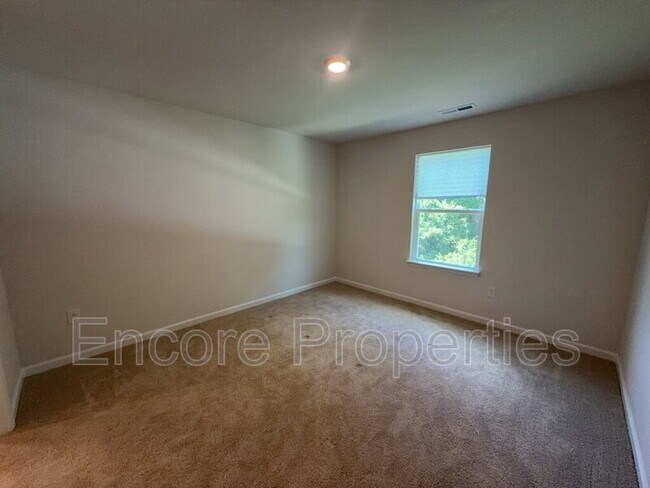 Building Photo - 50 Sweet Mdw Rd