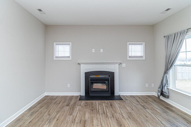 Building Photo - SPACIOUS 2-Story Home in Pikeville School ...
