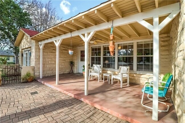 Building Photo - 1504 Hillmont St