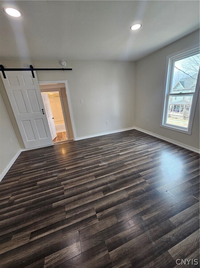 Building Photo - 127 N School St