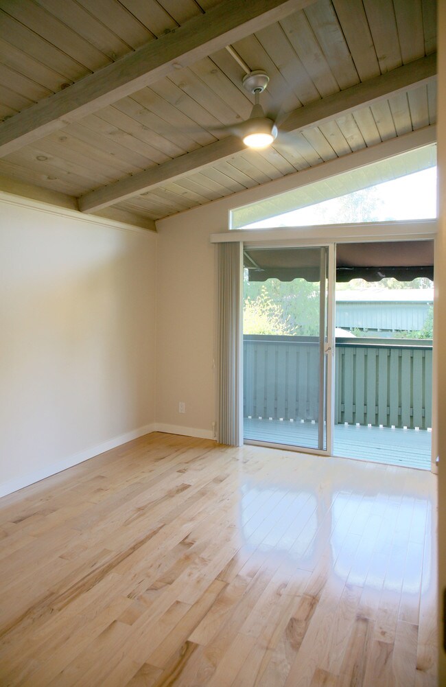 Building Photo - 278 Monroe Dr