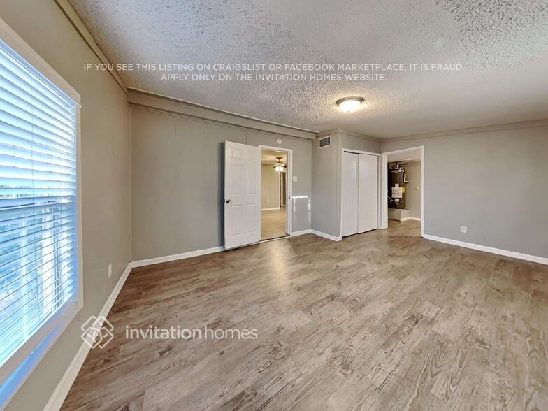 Building Photo - 905 E Crockett St