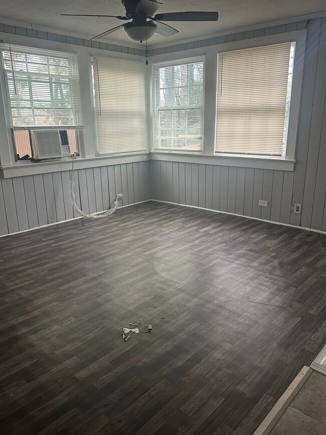 Building Photo - 1126 Brentwood Ave