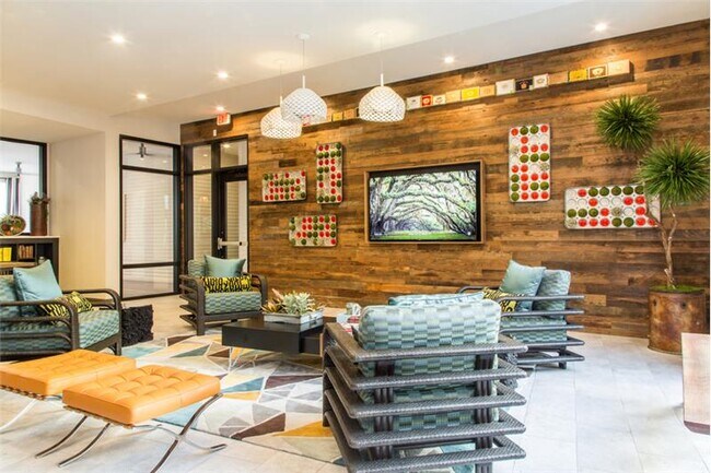 Building Photo - 1623 E 6th St