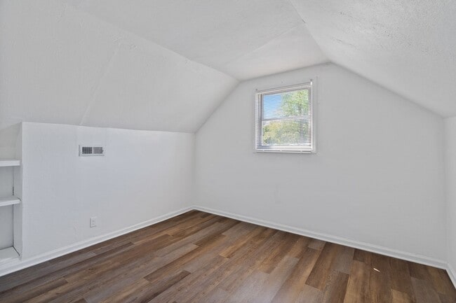 Building Photo - Charming 3BR/1B Single-Family Home