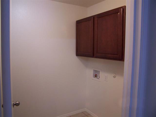 Building Photo - 8844 Valley River Dr