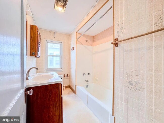 Building Photo - 2203 Fairview Ave