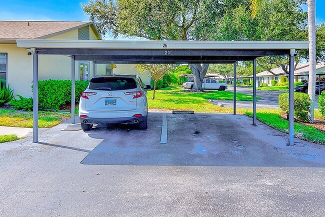 Building Photo - Available for a 9-month rental in the sought-after Huntington Woods community of Bradenton!