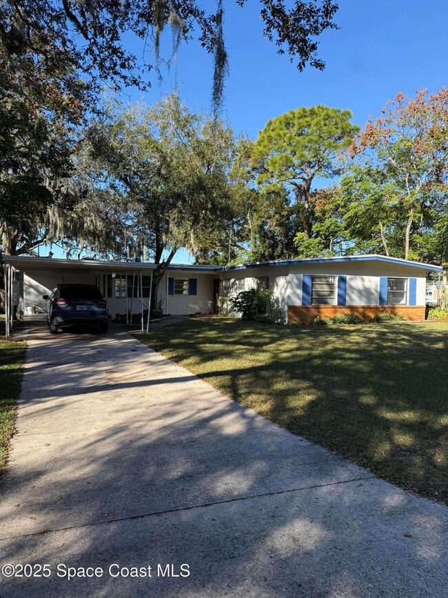 Building Photo - 14 S Hilltop Dr