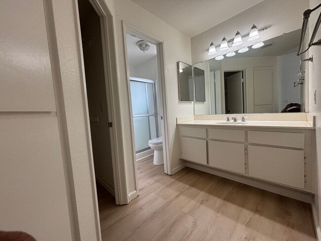 Building Photo - Beautiful 2-Bedroom Lower-Unit Condo in Sienna Villas of Valencia!
