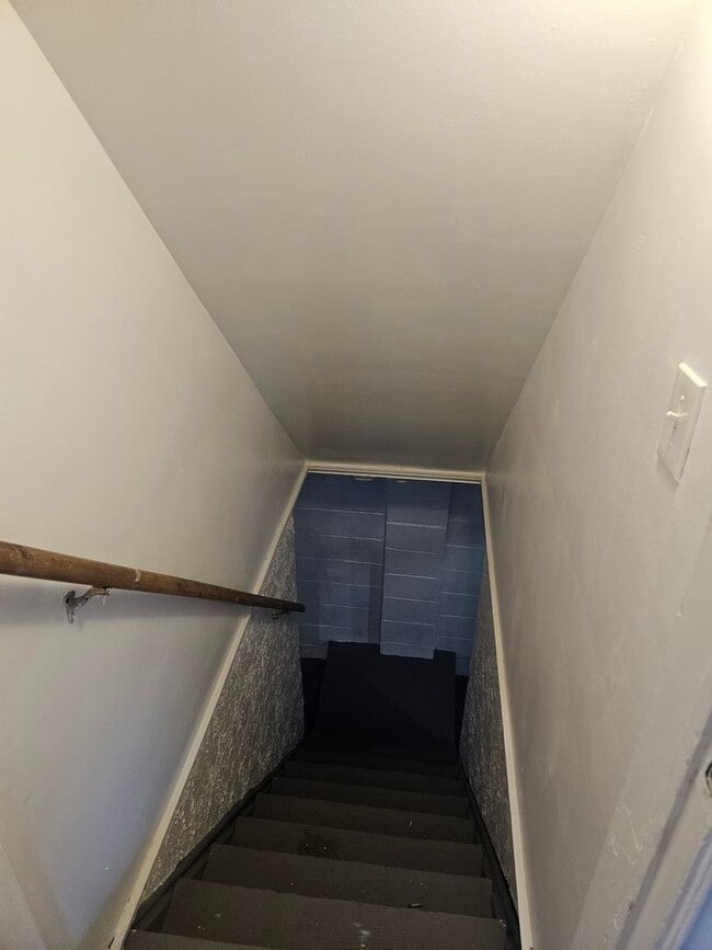 Building Photo - 3 bd/1 bath Single Family home