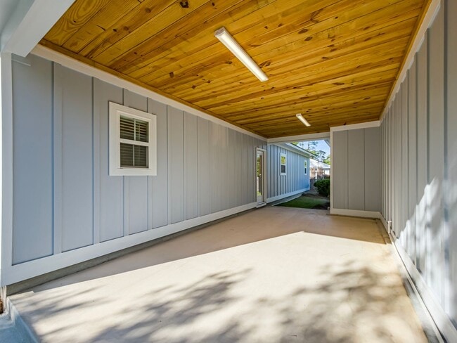 Building Photo - 807 Cherokee Ave