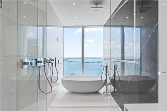 Building Photo - 300 Biscayne Blvd Way