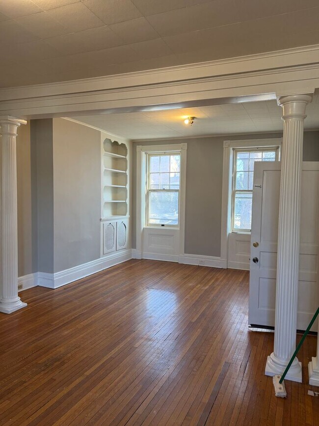 Building Photo - 114 S West St