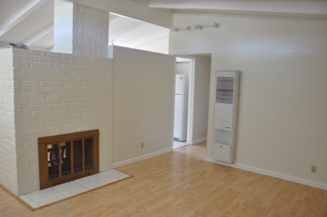 Building Photo - 1218 Sandia Ave