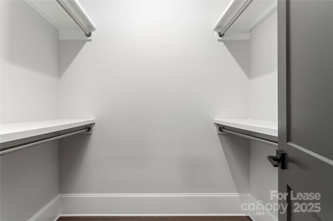 Building Photo - 805 Naples Dr