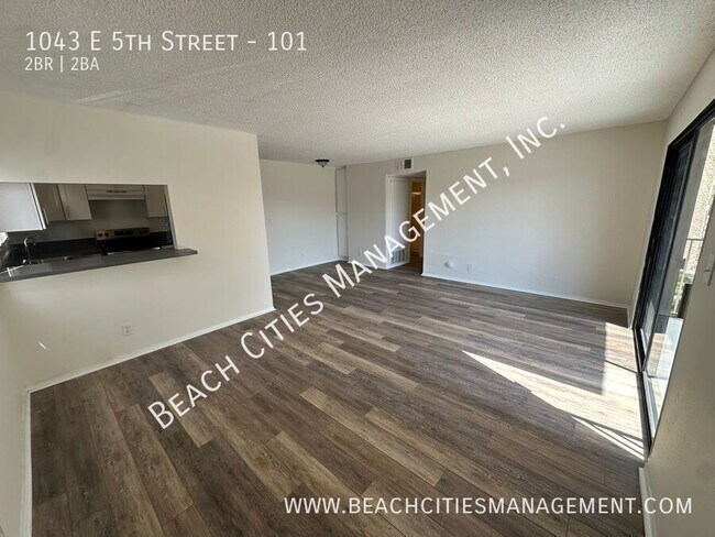 Building Photo - 1043 E 5th St