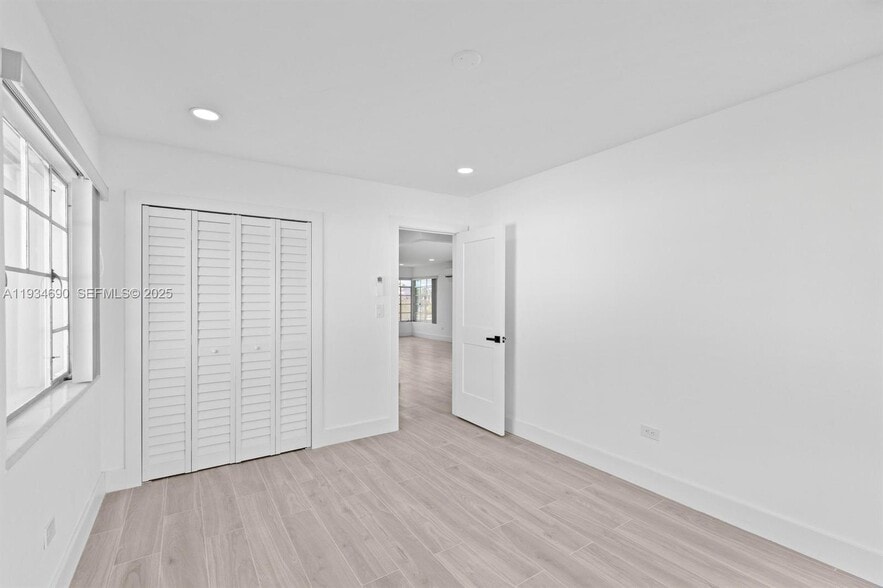 Building Photo - 326 191st St