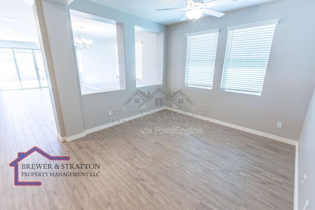 Building Photo - 15243 W Latham St