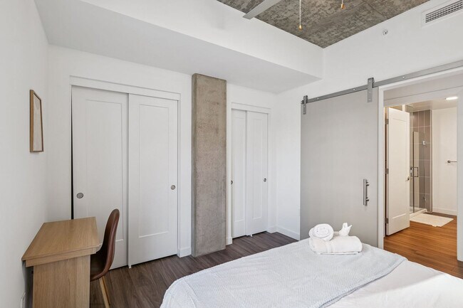 Building Photo - 222 E Jefferson St